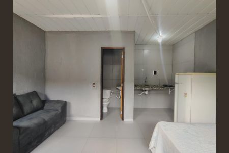 Sala/Quarto/Cozinha de kitnet/studio para alugar com 1 quarto, 25m² em Vargem Pequena, Rio de Janeiro