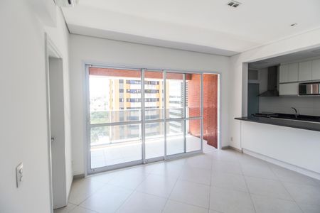 Sala de apartamento para alugar com 1 quarto, 55m² em Empresarial 18 do Forte, Barueri
