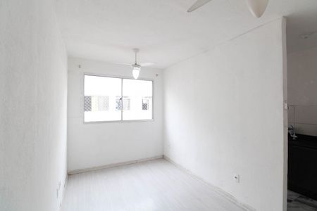 Sala de apartamento para alugar com 2 quartos, 40m² em Cosmos, Rio de Janeiro