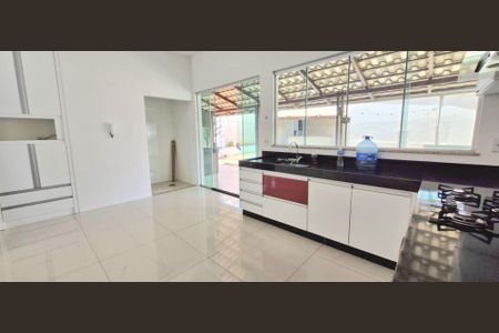 Casa à venda com 5 quartos, 300m² em Lundcéia, Lagoa Santa