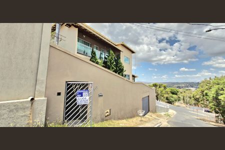 Casa à venda com 300m², 5 quartos e 5 vagas