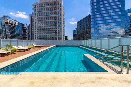 Studio para alugar com 33m², 1 quarto e 1 vaga Studio para alugar com 33m², 1 quarto e 1 vagaPiscina