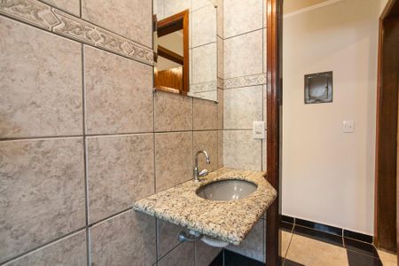 Casa para alugar com 187m², 4 quartos e 2 vagasBanheiro Social