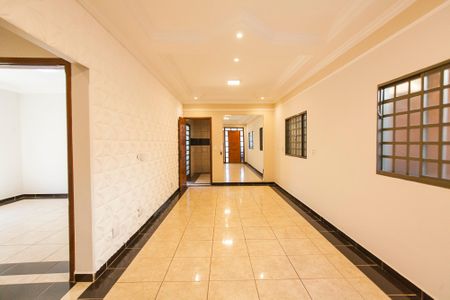 Casa para alugar com 187m², 4 quartos e 2 vagasSala