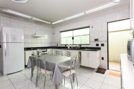 Casa à venda com 127m², 3 quartos e 3 vagas Casa à venda com 127m², 3 quartos e 3 vagasCozinha