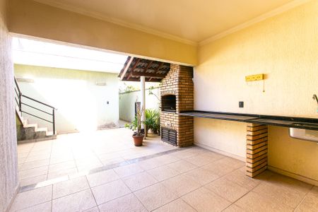 Casa à venda com 127m², 3 quartos e 3 vagas Casa à venda com 127m², 3 quartos e 3 vagasEspaço Gourmet