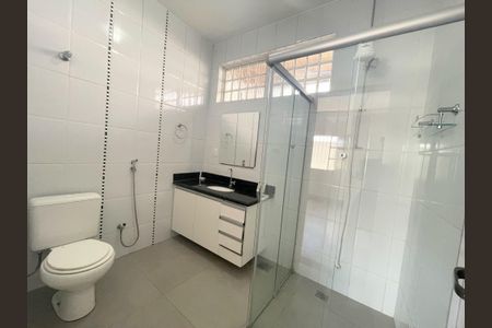 Casa à venda com 275m², 3 quartos e 2 vagasBanheiro suíte