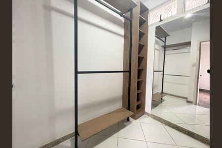 Casa à venda com 275m², 3 quartos e 2 vagasCloset