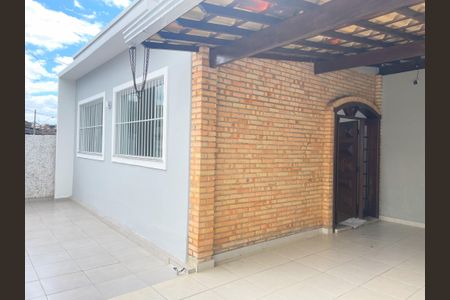 Casa à venda com 275m², 3 quartos e 2 vagasFachada