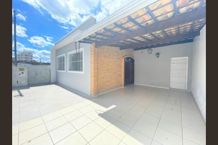 Casa à venda com 275m², 3 quartos e 2 vagasFachada