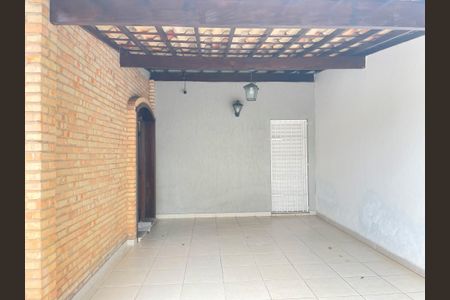 Casa à venda com 275m², 3 quartos e 2 vagasFachada