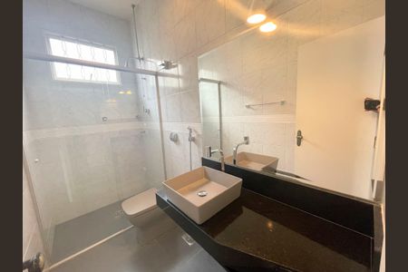 Casa à venda com 275m², 3 quartos e 2 vagasBanheiro social