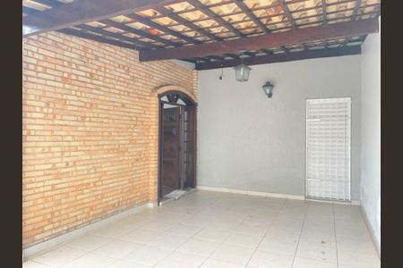 Casa à venda com 275m², 3 quartos e 2 vagasFachada