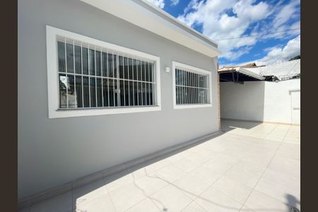 Casa à venda com 275m², 3 quartos e 2 vagasFachada