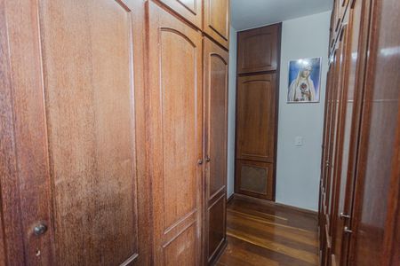 Apartamento para alugar com 217m², 5 quartos e 2 vagas Apartamento para alugar com 217m², 5 quartos e 2 vagasCloset da Suíte