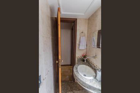 Apartamento para alugar com 217m², 5 quartos e 2 vagas Apartamento para alugar com 217m², 5 quartos e 2 vagasLavabo