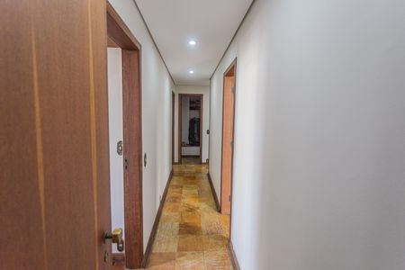 Apartamento para alugar com 217m², 5 quartos e 2 vagas Apartamento para alugar com 217m², 5 quartos e 2 vagasCorredor