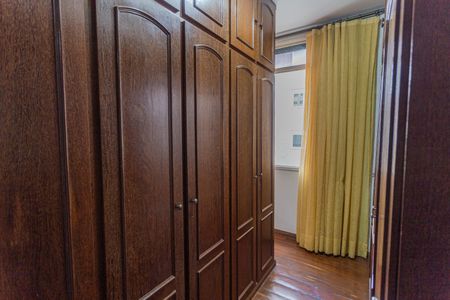 Apartamento para alugar com 217m², 5 quartos e 2 vagas Apartamento para alugar com 217m², 5 quartos e 2 vagasCloset da Suíte