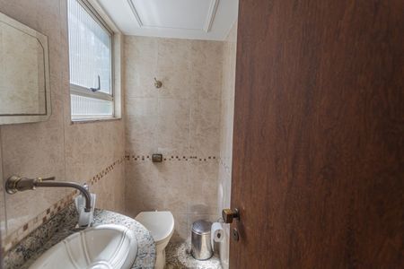 Apartamento para alugar com 217m², 5 quartos e 2 vagas Apartamento para alugar com 217m², 5 quartos e 2 vagasLavabo