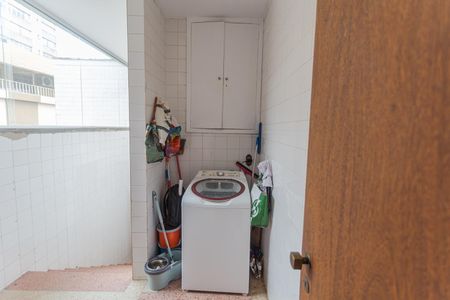 Apartamento para alugar com 217m², 5 quartos e 2 vagas Apartamento para alugar com 217m², 5 quartos e 2 vagasÁrea de Serviço