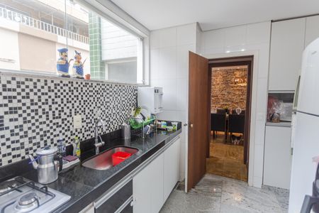 Apartamento para alugar com 217m², 5 quartos e 2 vagas Apartamento para alugar com 217m², 5 quartos e 2 vagasCozinha