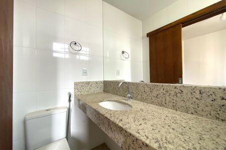 Apartamento para alugar com 100m², 3 quartos e 2 vagas Apartamento para alugar com 100m², 3 quartos e 2 vagasBanheiro da Suíte 1