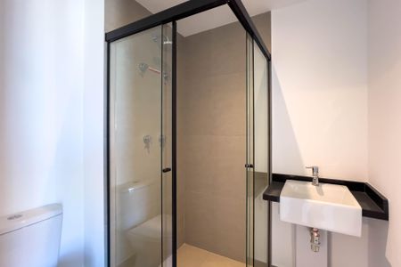 Banheiro de kitnet/studio para alugar com 1 quarto, 22m² em Paraíso, São Paulo