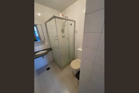 Banheiro de kitnet/studio para alugar com 1 quarto, 36m² em Vila Amélia, Ribeirão Preto