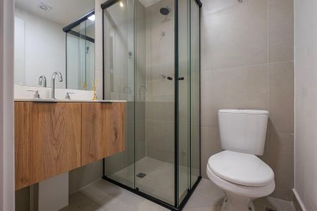 Banheiro  de kitnet/studio para alugar com 1 quarto, 24m² em Pinheiros, São Paulo