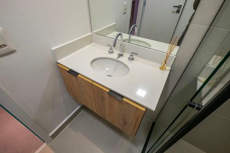 Banheiro  de kitnet/studio para alugar com 1 quarto, 24m² em Pinheiros, São Paulo