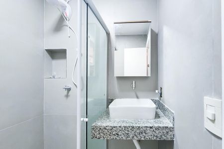 Banheiro  de kitnet/studio para alugar com 1 quarto, 34m² em Centro, Rio de Janeiro