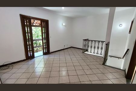 Sala de casa de condomínio à venda com 2 quartos, 65m² em Tanque, Rio de Janeiro
