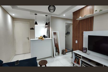 Sala de apartamento para alugar com 2 quartos, 50m² em Jardim das Oliveiras, Itaquaquecetuba