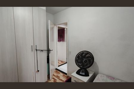 Quarto 2 de apartamento para alugar com 2 quartos, 50m² em Jardim das Oliveiras, Itaquaquecetuba