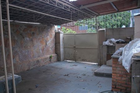 Casa à venda com 260m², 5 quartos e 2 vagas