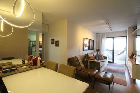 Sala de apartamento à venda com 2 quartos, 68m² em Barra Olímpica, Rio de Janeiro