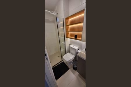 Banheiro de kitnet/studio para alugar com 1 quarto, 29m² em Caminho das Árvores, Salvador