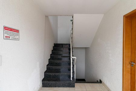 Apartamento para alugar com 40m², 2 quartos e 1 vaga Apartamento para alugar com 40m², 2 quartos e 1 vagaEscada