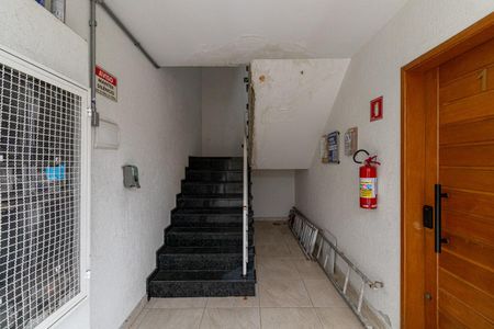 Apartamento para alugar com 40m², 2 quartos e 1 vaga Apartamento para alugar com 40m², 2 quartos e 1 vagaEscada