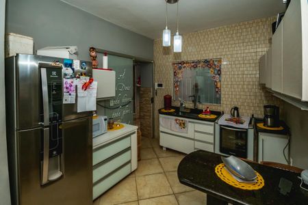 Casa à venda com 8 quartos, 420m² em Santa Mônica, Belo Horizonte