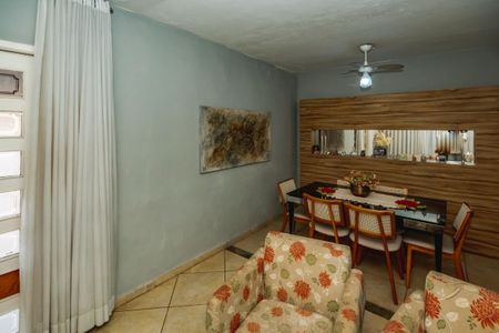 Casa à venda com 8 quartos, 420m² em Santa Mônica, Belo Horizonte