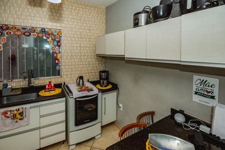 Casa à venda com 8 quartos, 420m² em Santa Mônica, Belo Horizonte