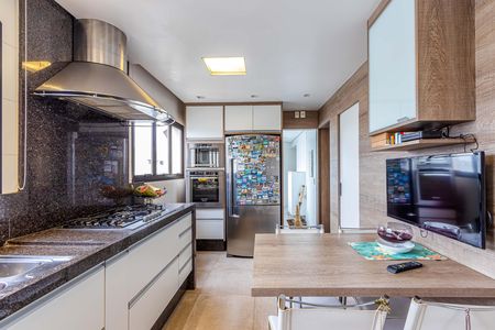 Cozinha de casa de condomínio à venda com 3 quartos, 190m² em Itaim Bibi, São Paulo