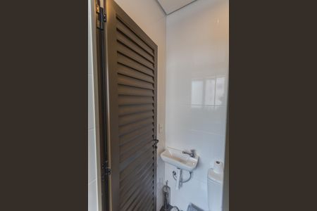 Apartamento à venda com 143m², 4 quartos e 3 vagas Apartamento à venda com 143m², 4 quartos e 3 vagasBanheiro de serviço