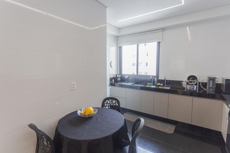 Apartamento à venda com 143m², 4 quartos e 3 vagas Apartamento à venda com 143m², 4 quartos e 3 vagasCozinha