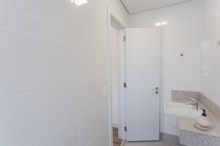 Apartamento à venda com 143m², 4 quartos e 3 vagas Apartamento à venda com 143m², 4 quartos e 3 vagasBanheiro da Suíte 2