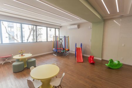 Apartamento à venda com 143m², 4 quartos e 3 vagas Apartamento à venda com 143m², 4 quartos e 3 vagasÁrea Comum - Brinquedoteca