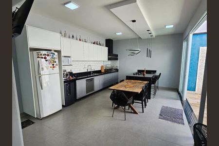 Casa de condomínio à venda com 200m², 3 quartos e 2 vagas Casa de condomínio à venda com 200m², 3 quartos e 2 vagasEspaço Gourmet