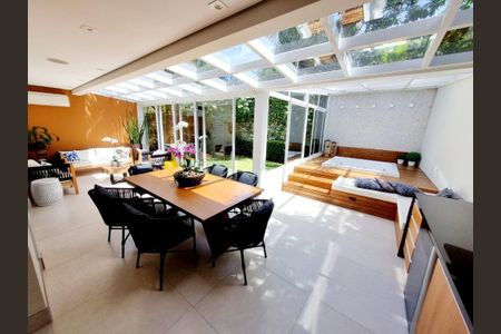Casa de Condomínio à venda com 3 quartos, 338m² em Chácara Monte Alegre, São Paulo
