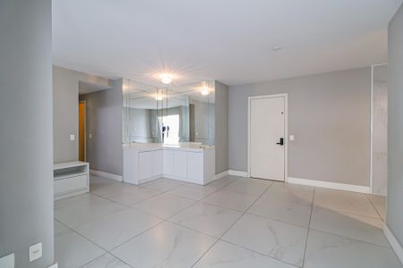 Sala de apartamento à venda com 2 quartos, 77m² em Jardim Arpoador, São Paulo